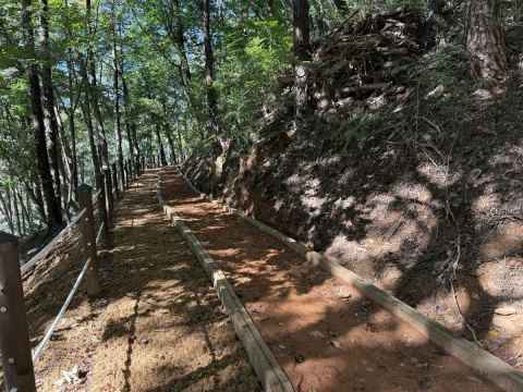 천안시, 성거산 등산로 정비·보명사 인근 맨발 황톳길 150m 조성 완료