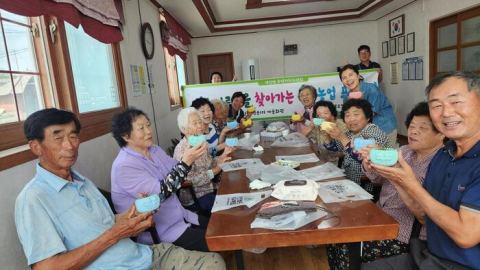 아산 영인면, 어르신 위한 '찾아가는 치유농업' 운영…4개 마을서 화분·꽃바구니 만들기