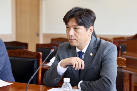 천안시의회, '냉매 관리 지원 조례' 상임위 통과…김태룡 의원 대표발의