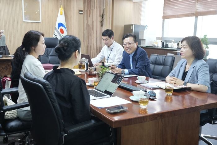 장기수 천안시장, 사립 작은도서관 지원 확대 및 체계 개편 발표
