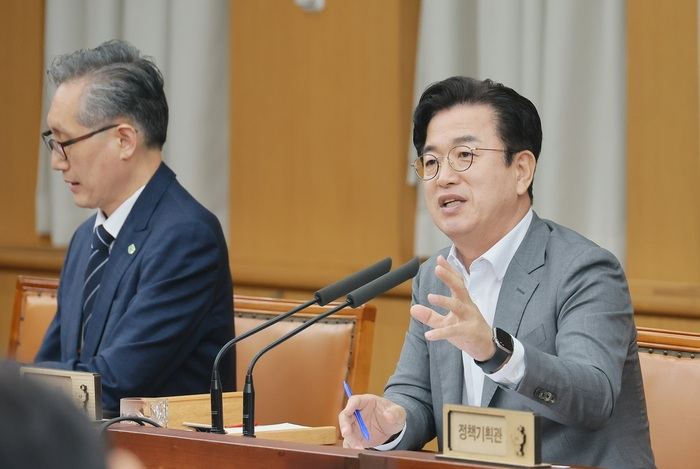 허태정 대전시장, 인사 평가 시스템 개편 및 시민 서비스 개선 촉구